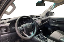 musta Toyota Hilux 2016 kuva 9.