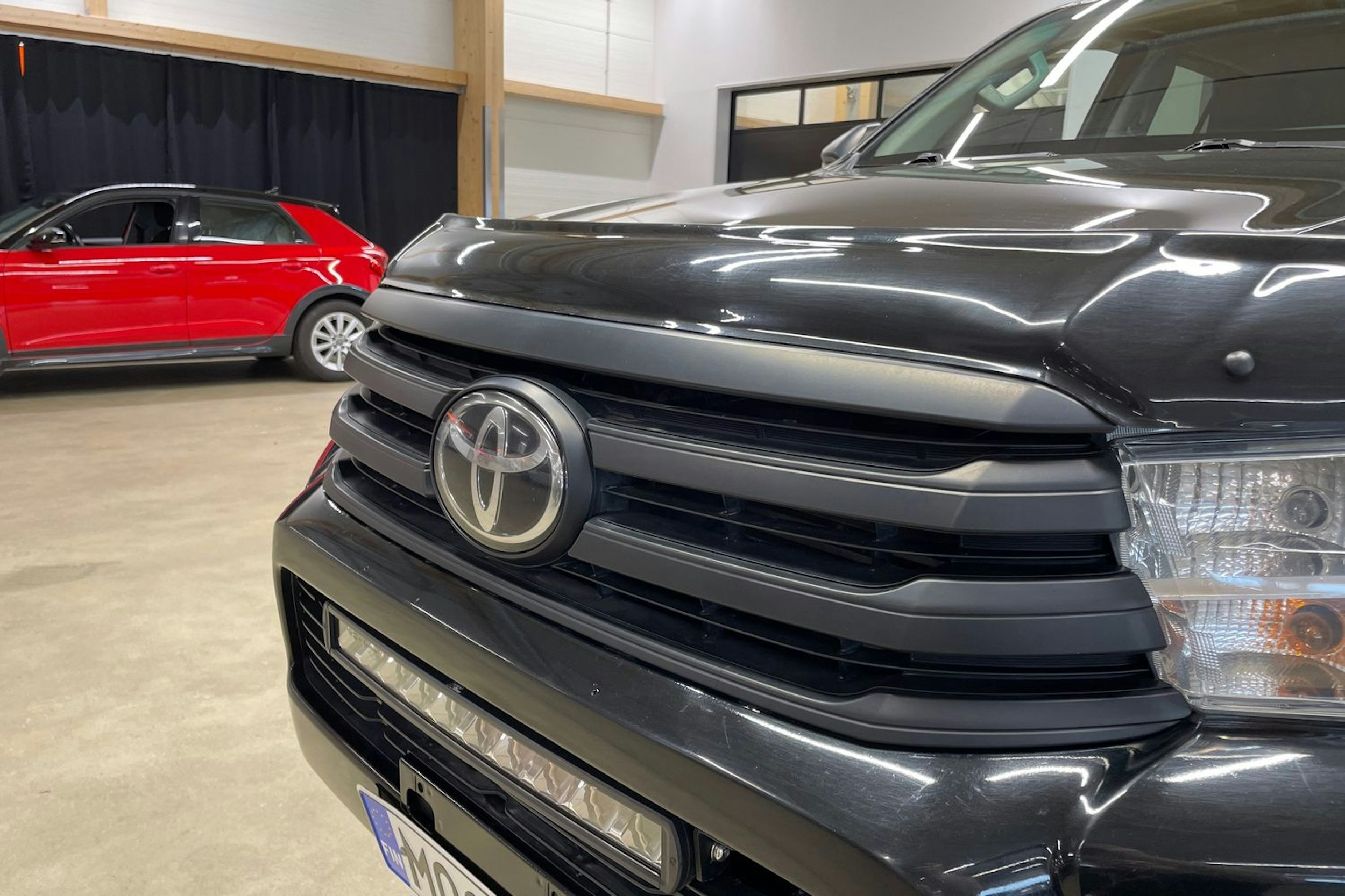 musta Toyota Hilux 2016 kuva 18.