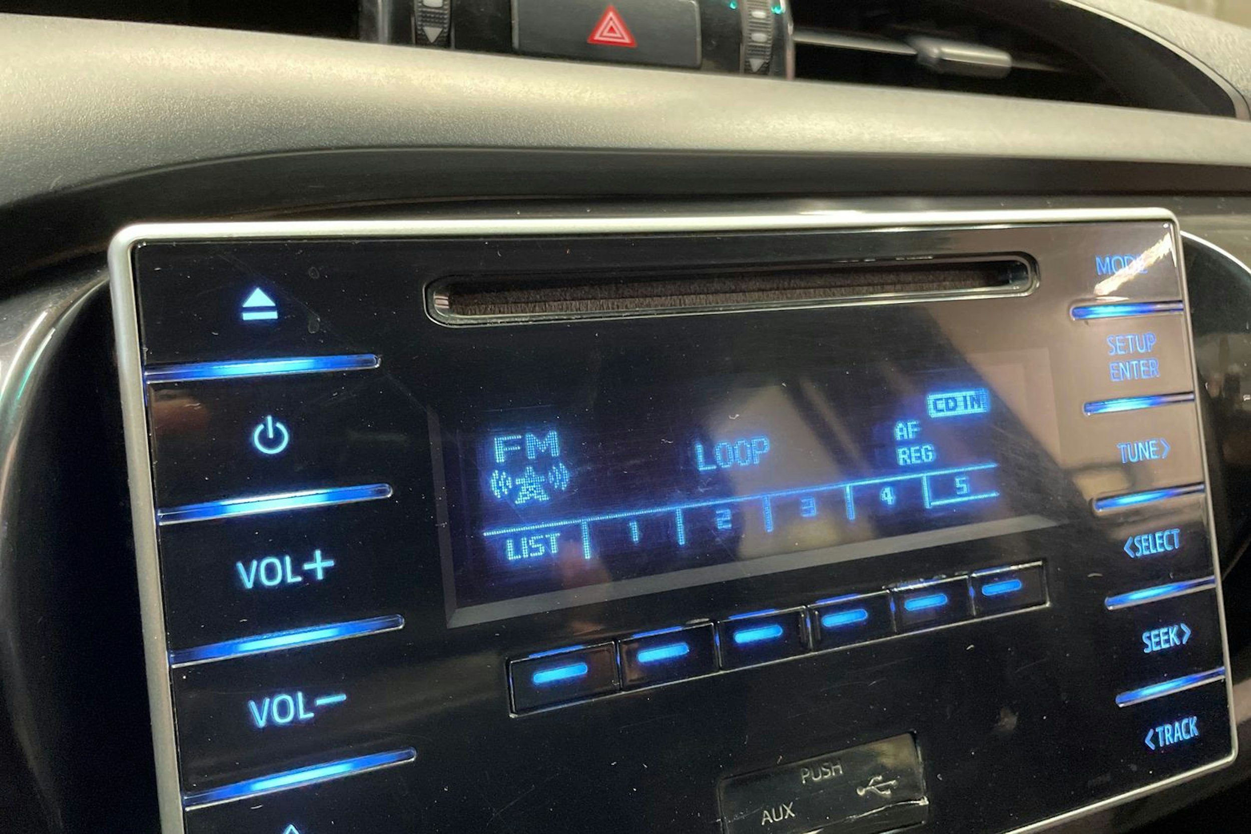 musta Toyota Hilux 2016 kuva 26.