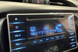 musta Toyota Hilux 2016 kuva 26.