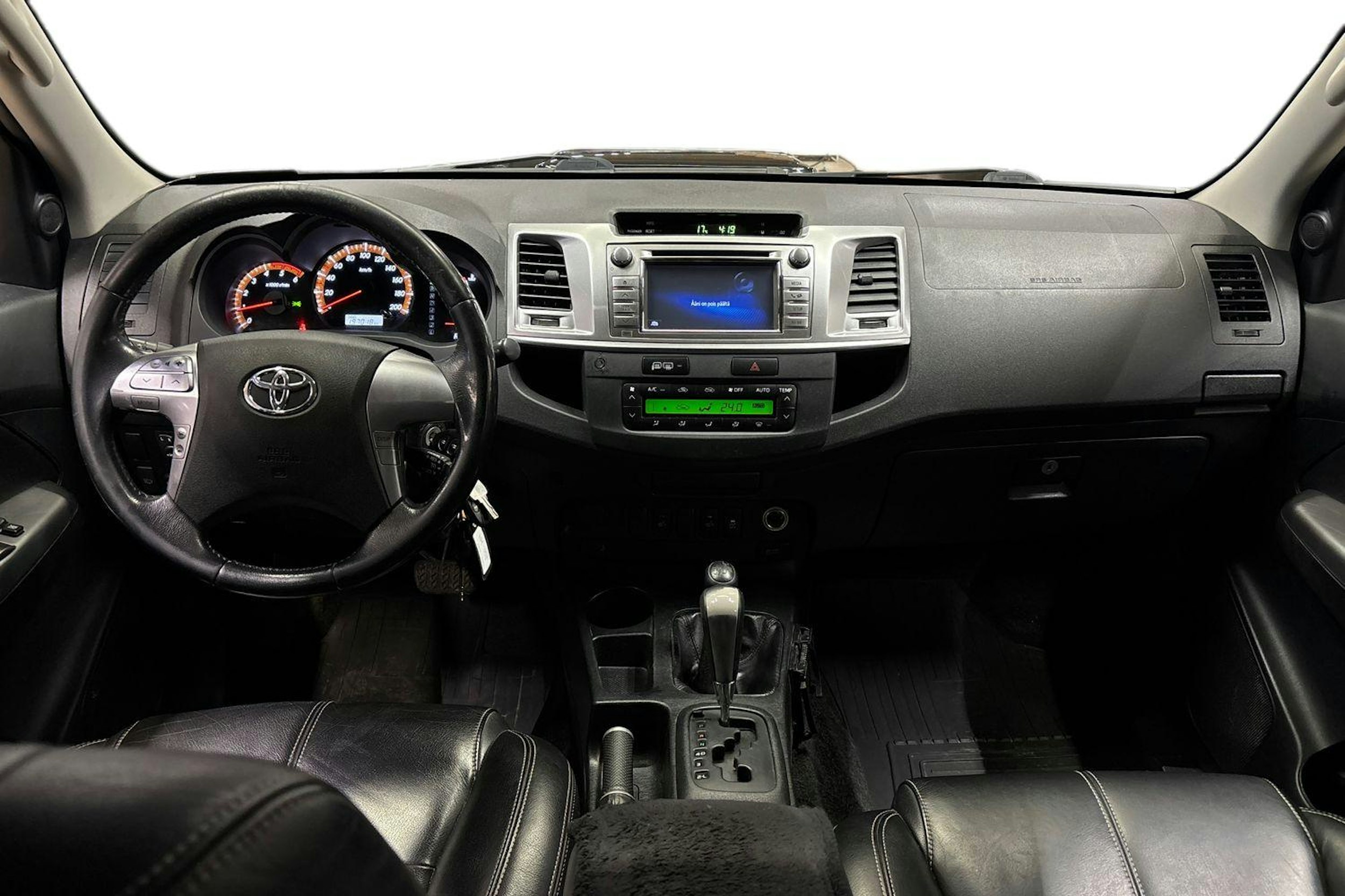 met. musta Toyota Hilux 2016 kuva 9.