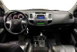 met. musta Toyota Hilux 2016 kuva 9.