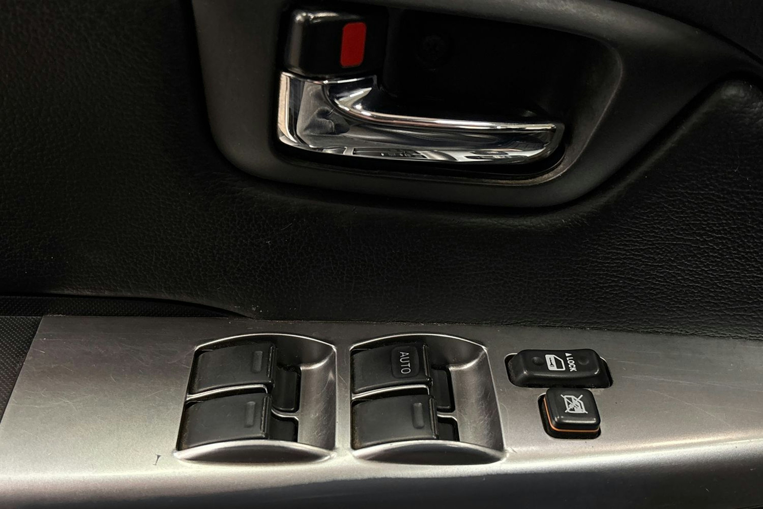 met. musta Toyota Hilux 2016 kuva 13.