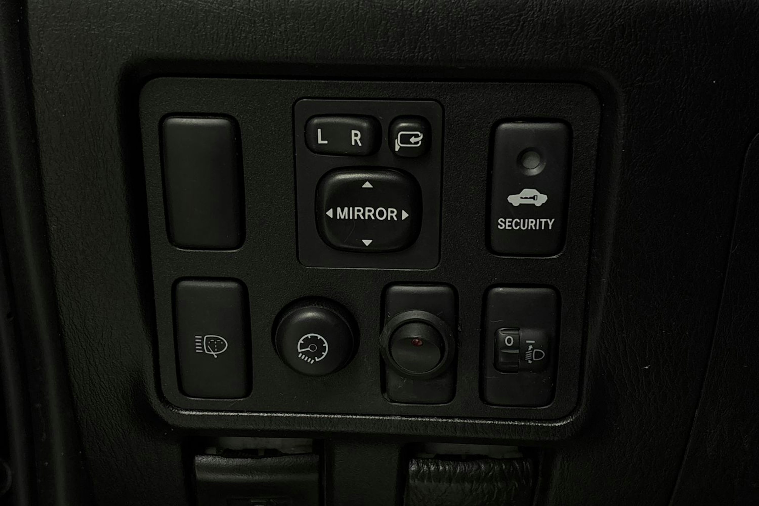 met. musta Toyota Hilux 2016 kuva 15.