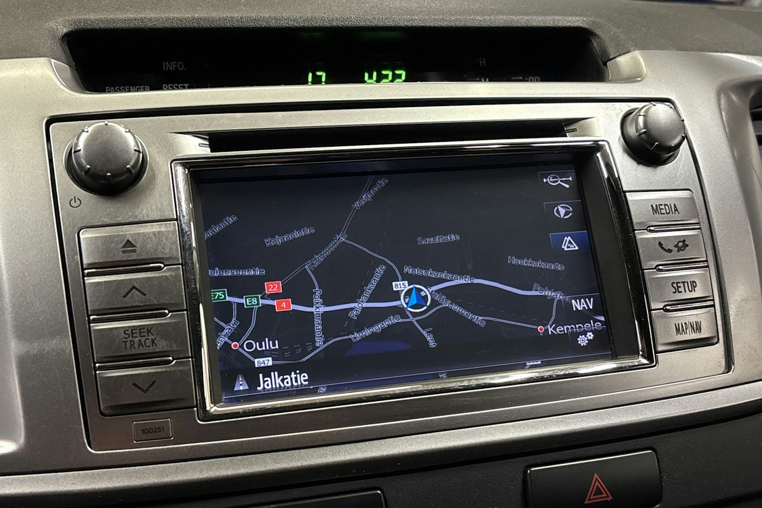 met. musta Toyota Hilux 2016 kuva 19.