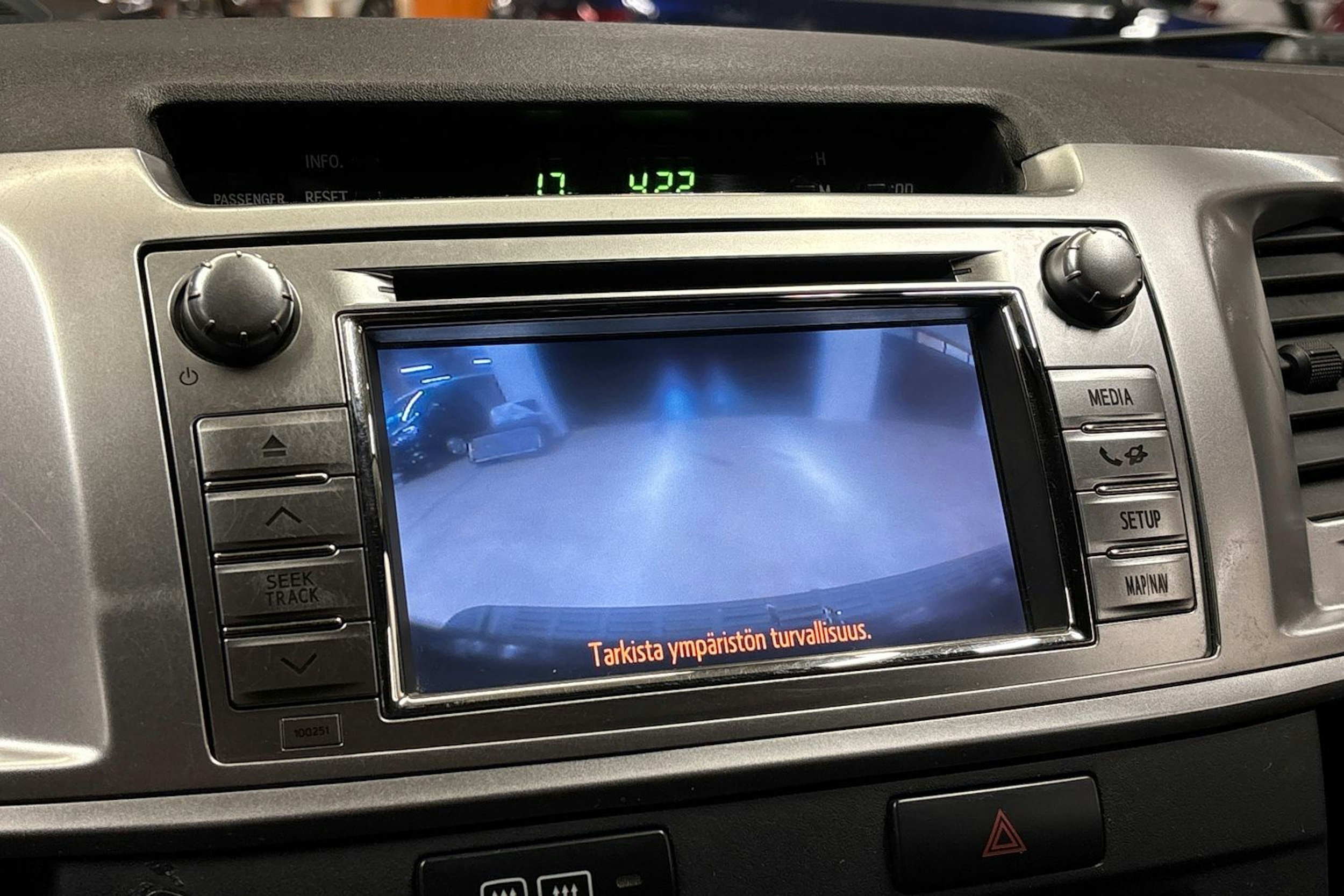 met. musta Toyota Hilux 2016 kuva 21.