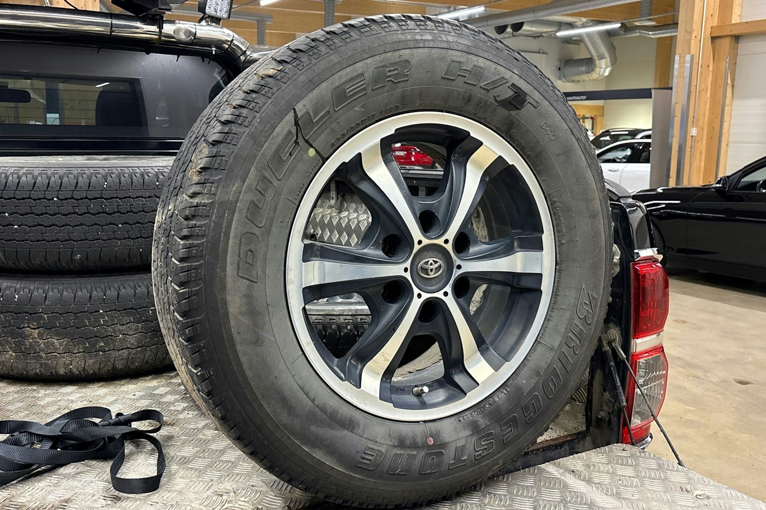 met. musta Toyota Hilux 2016 kuva 30.