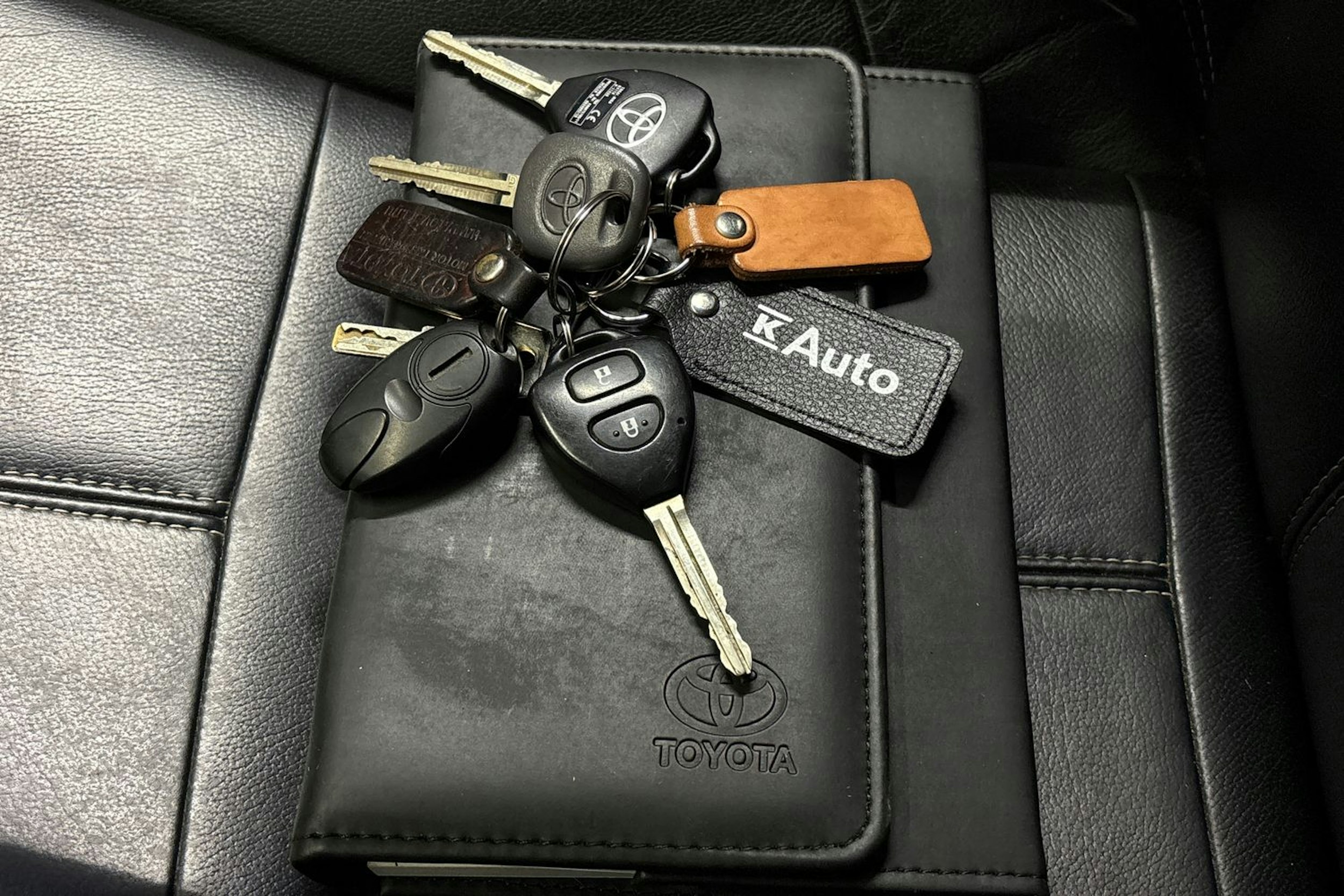 met. musta Toyota Hilux 2016 kuva 31.