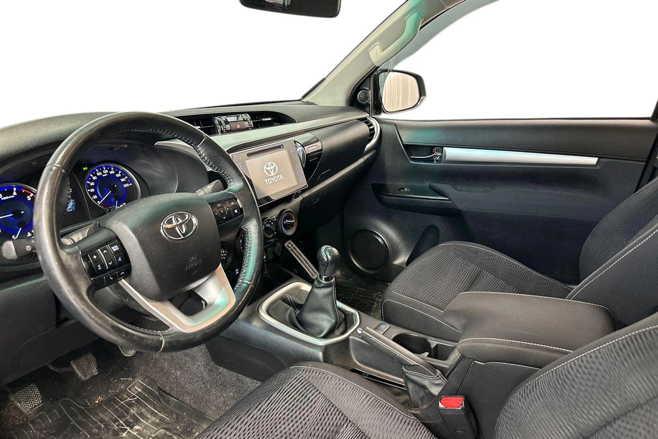 Ruskea (beige) Toyota Hilux 2016 kuva 3.