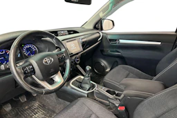 Ruskea (beige) Toyota Hilux 2016 kuva 3.