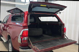 punainen Toyota Hilux 2016 kuva 7.