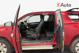 punainen Toyota Hilux 2016 kuva 9.