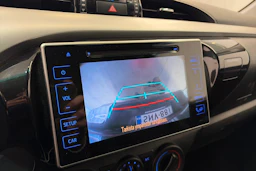 punainen Toyota Hilux 2016 kuva 11.