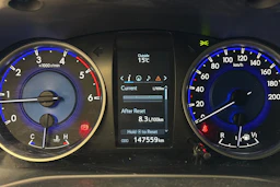 punainen Toyota Hilux 2016 kuva 12.