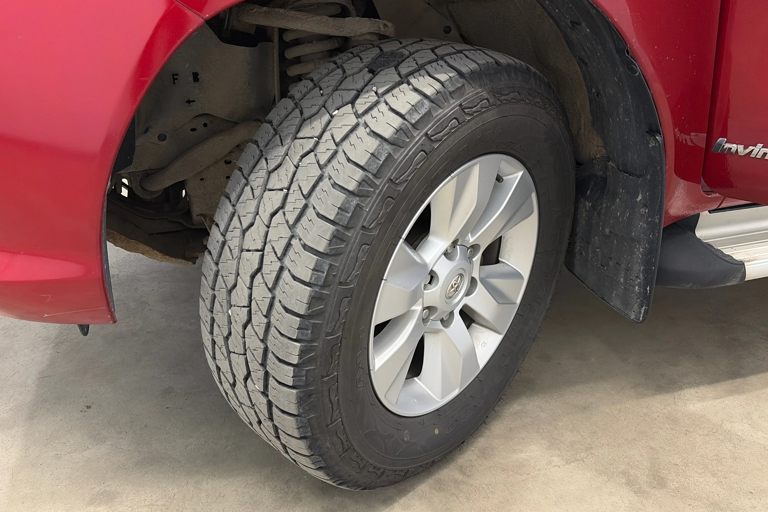 punainen Toyota Hilux 2016 kuva 13.