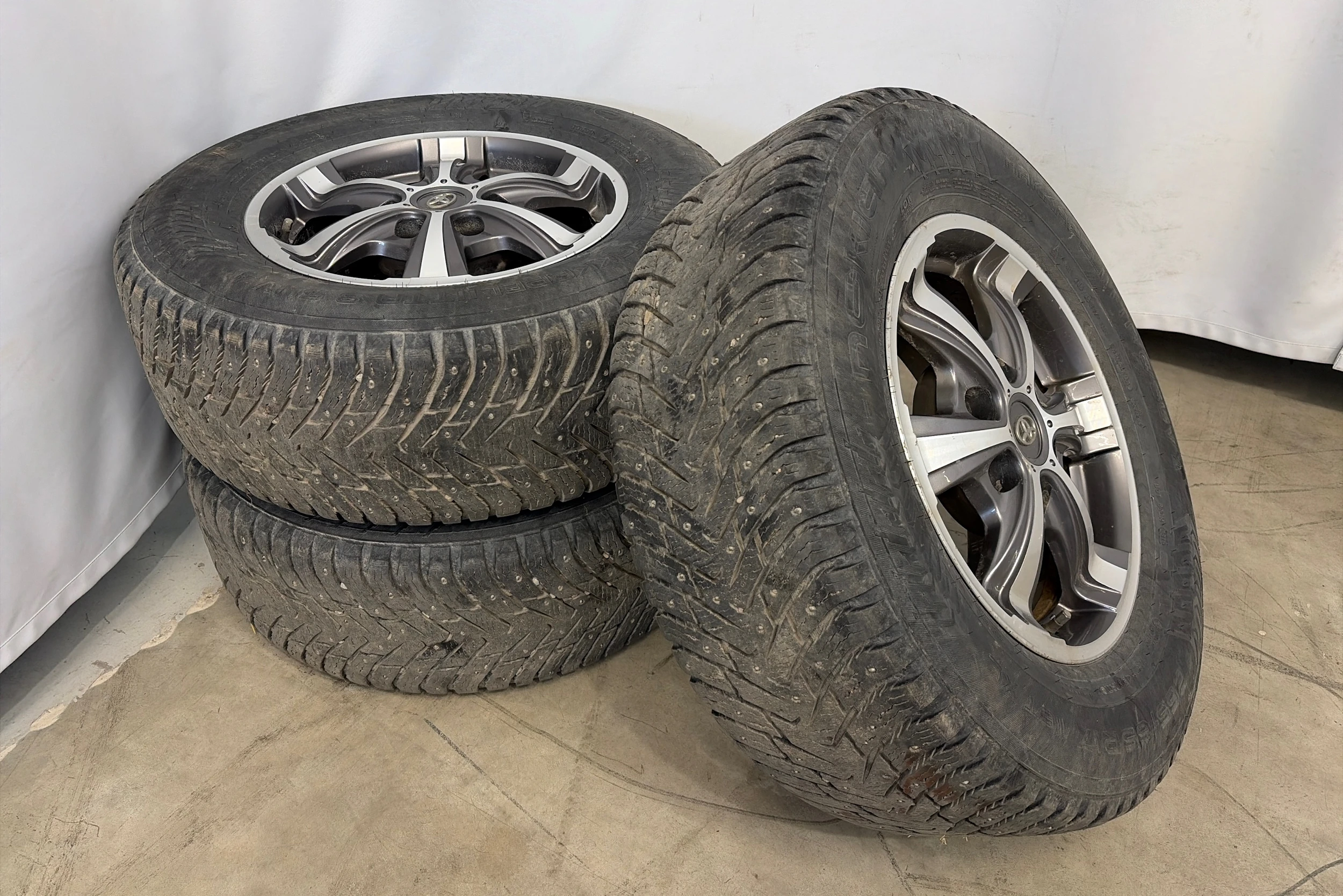 punainen Toyota Hilux 2016 kuva 14.