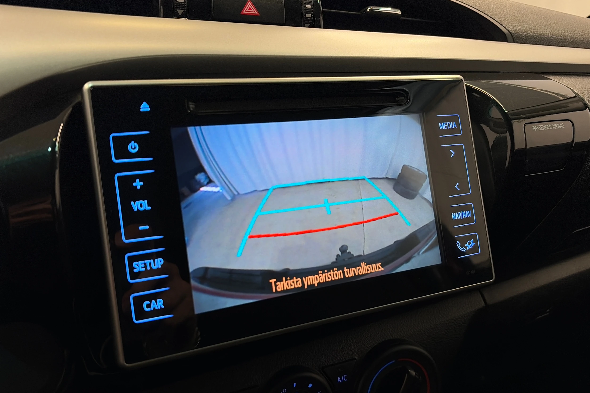 punainen Toyota Hilux 2016 kuva 20.