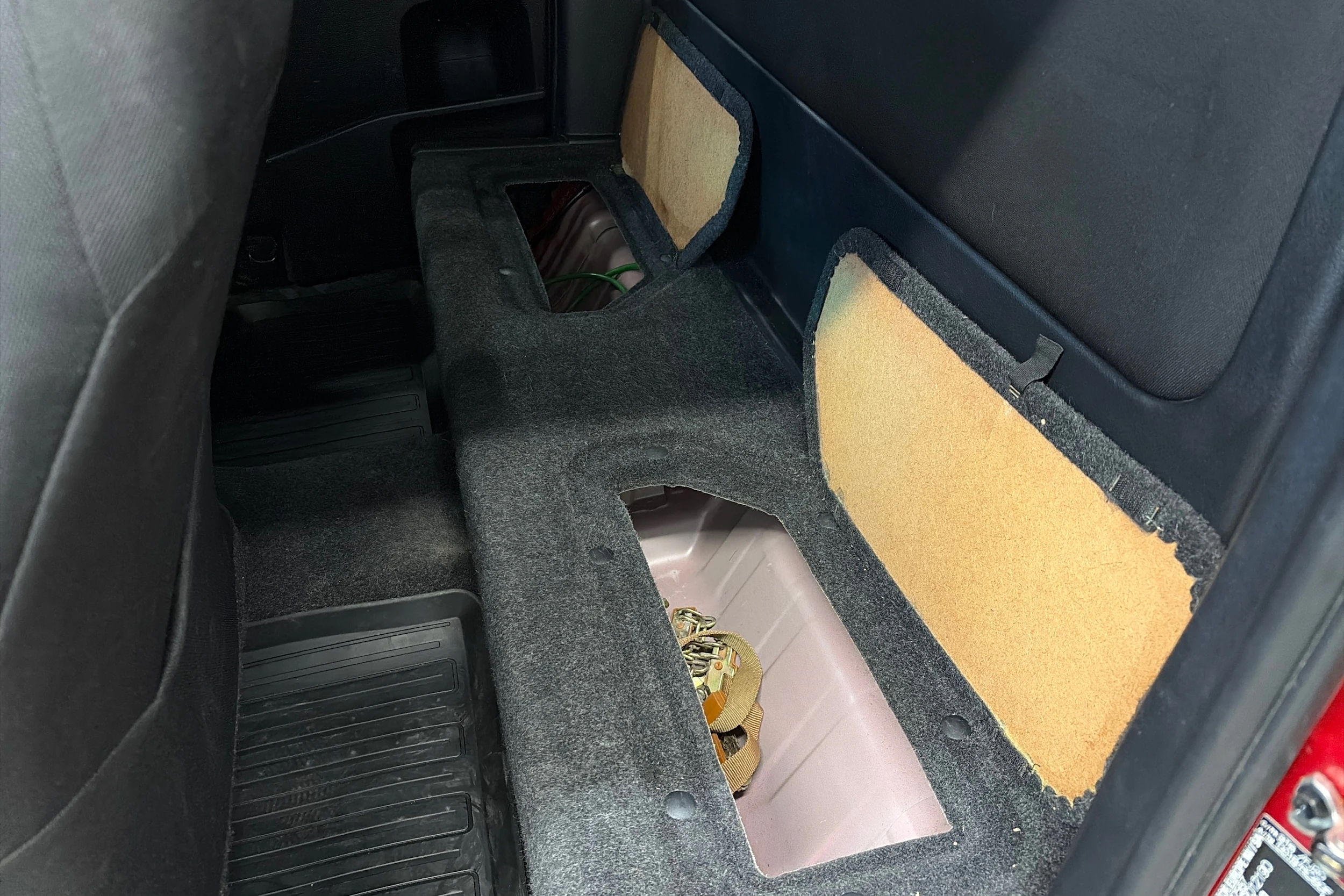punainen Toyota Hilux 2016 kuva 23.