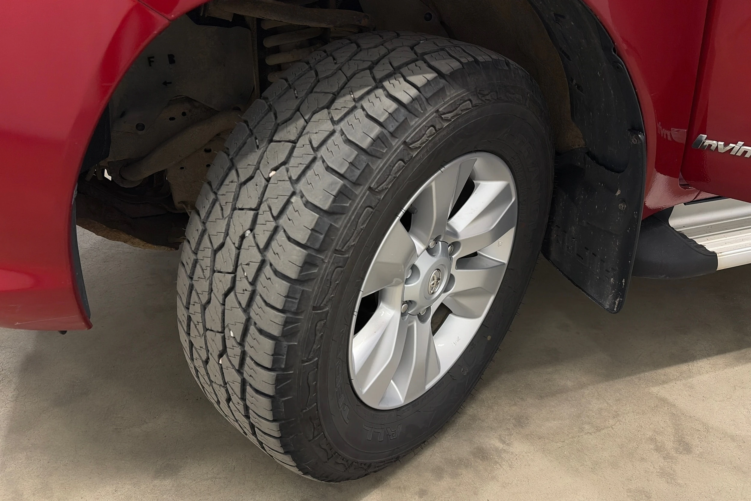 punainen Toyota Hilux 2016 kuva 24.