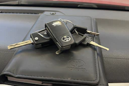 punainen Toyota Hilux 2016 kuva 27.