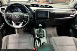 punainen Toyota Hilux 2016 kuva 7.