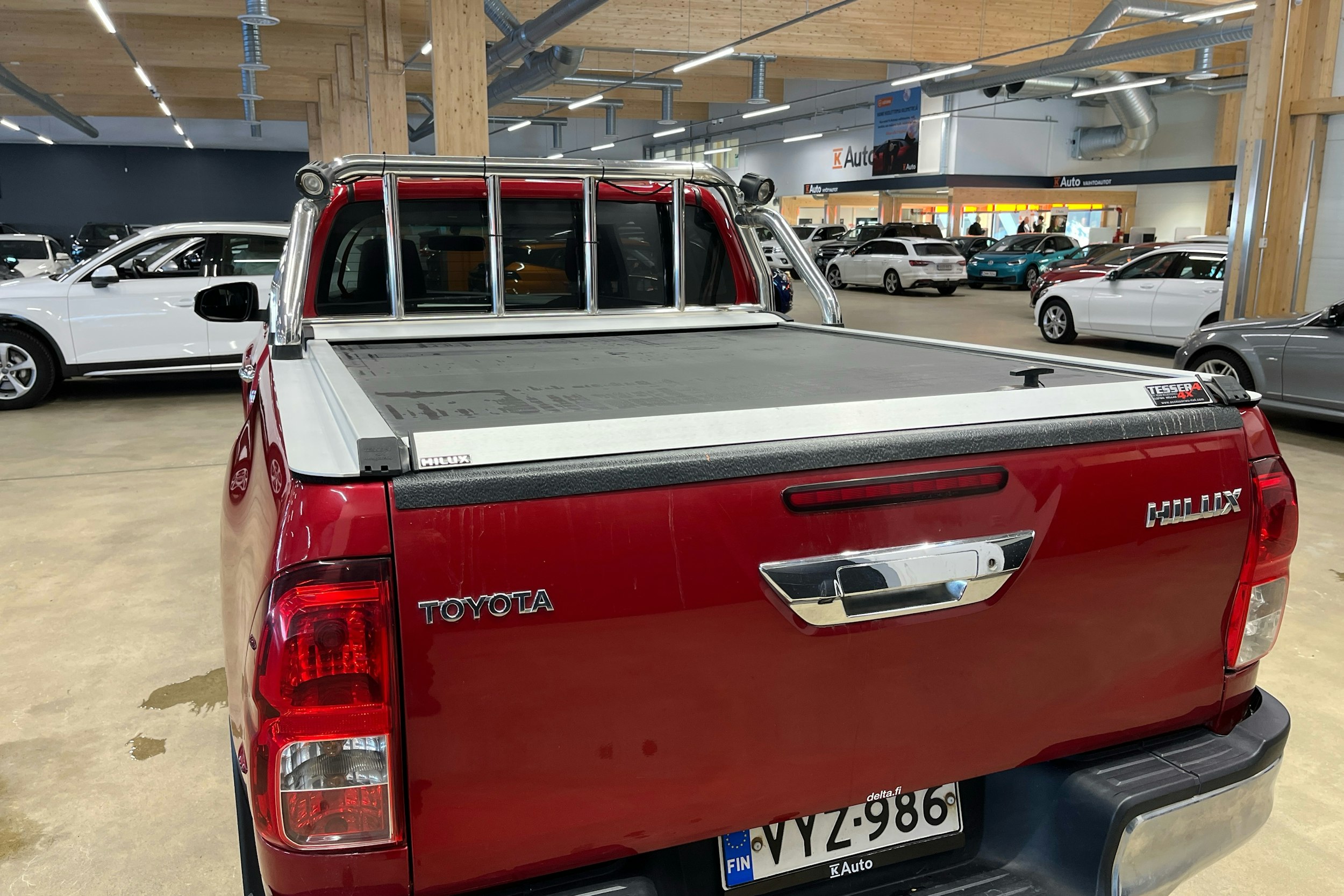 punainen Toyota Hilux 2016 kuva 19.