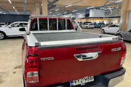 punainen Toyota Hilux 2016 kuva 19.