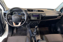 valkoinen Toyota Hilux 2016 kuva 9.