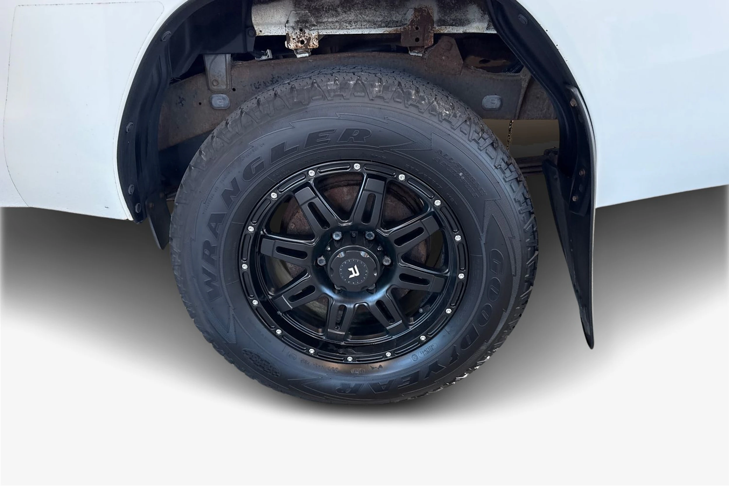 valkoinen Toyota Hilux 2016 kuva 12.