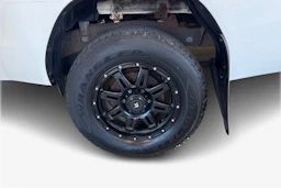 valkoinen Toyota Hilux 2016 kuva 12.