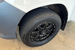 valkoinen Toyota Hilux 2016 kuva 13.