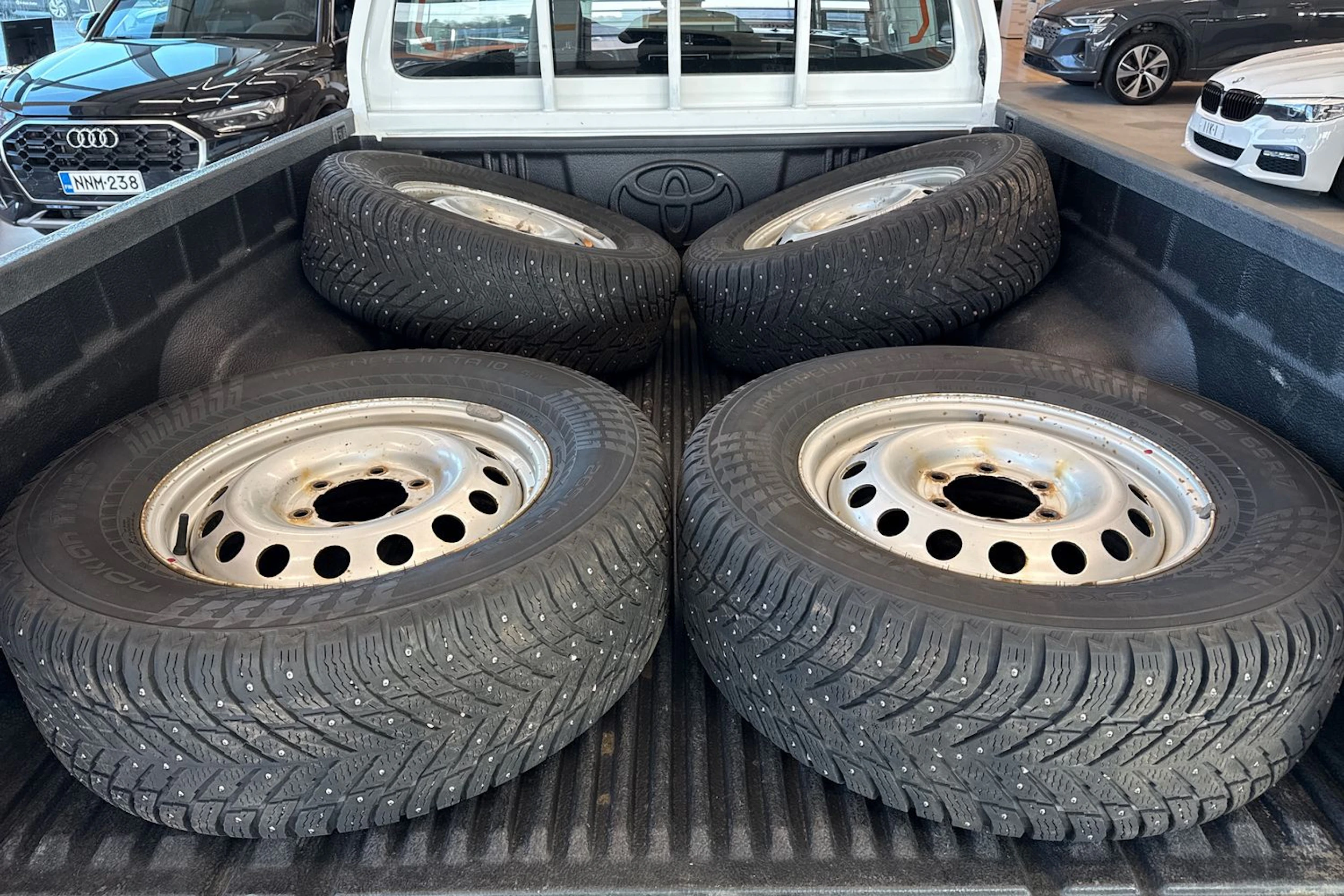valkoinen Toyota Hilux 2016 kuva 15.