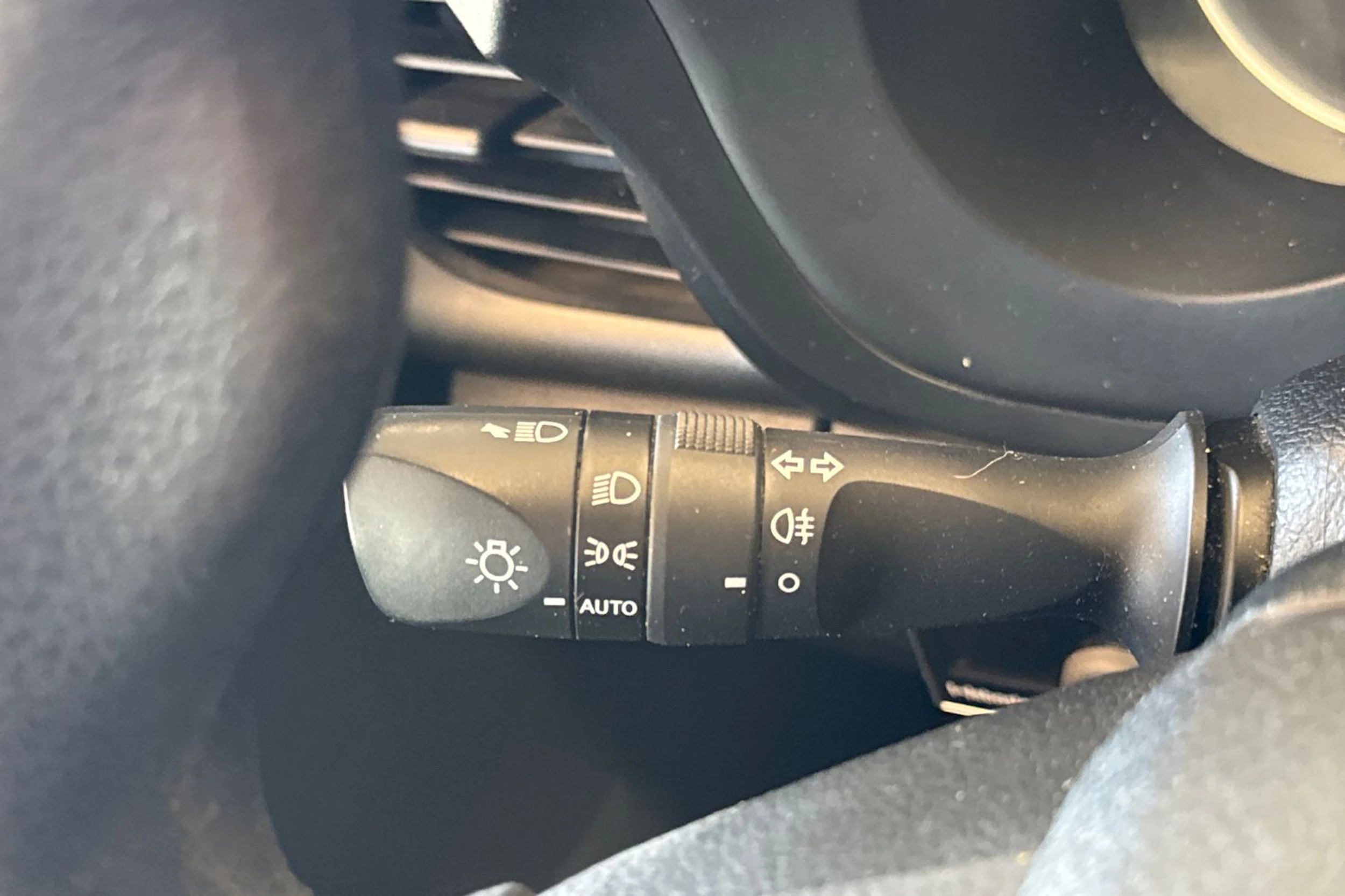 valkoinen Toyota Hilux 2016 kuva 19.