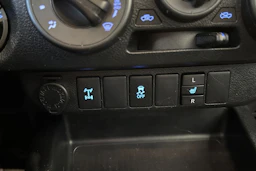 valkoinen Toyota Hilux 2016 kuva 28.
