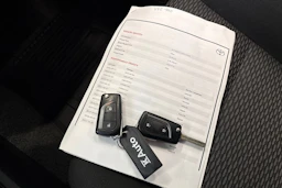 valkoinen Toyota Hilux 2016 kuva 30.