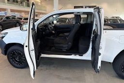 valkoinen Toyota Hilux 2016 kuva 31.