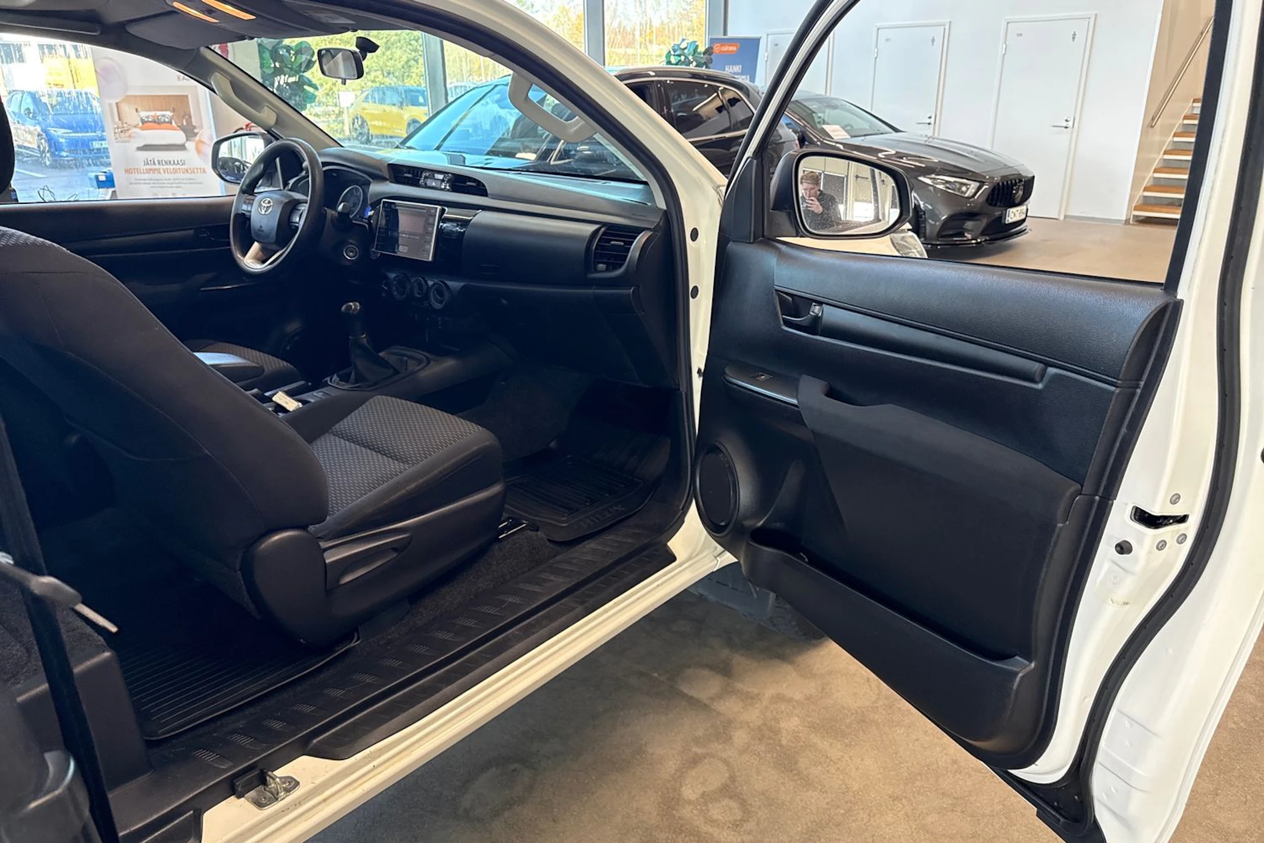valkoinen Toyota Hilux 2016 kuva 33.