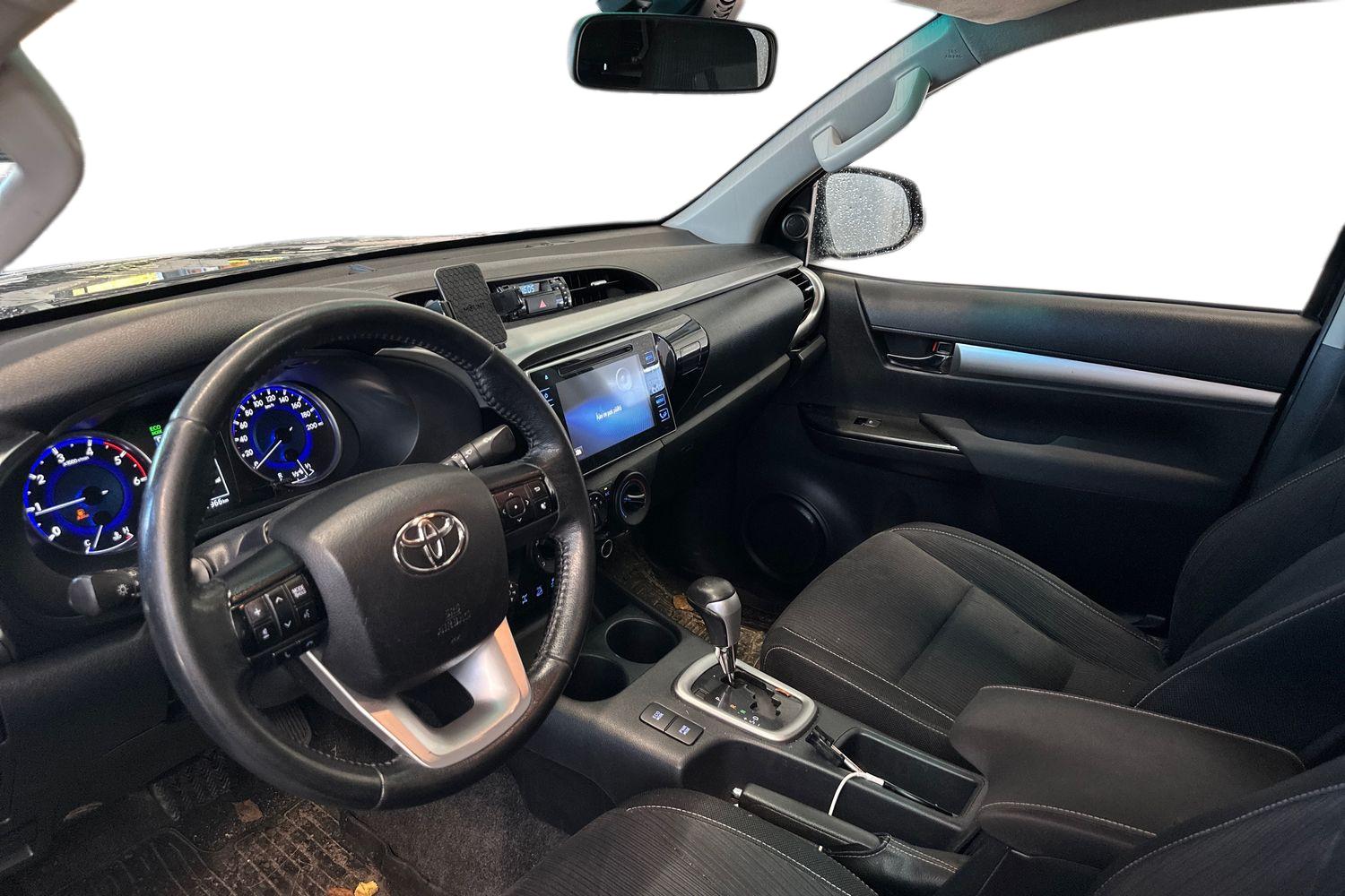Toyota Hilux 2016, photo 3/3
