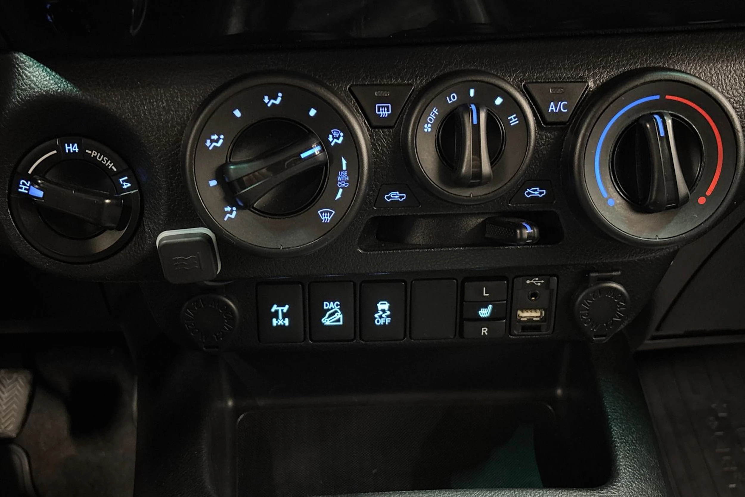 met. harmaa Toyota Hilux 2016 kuva 23.