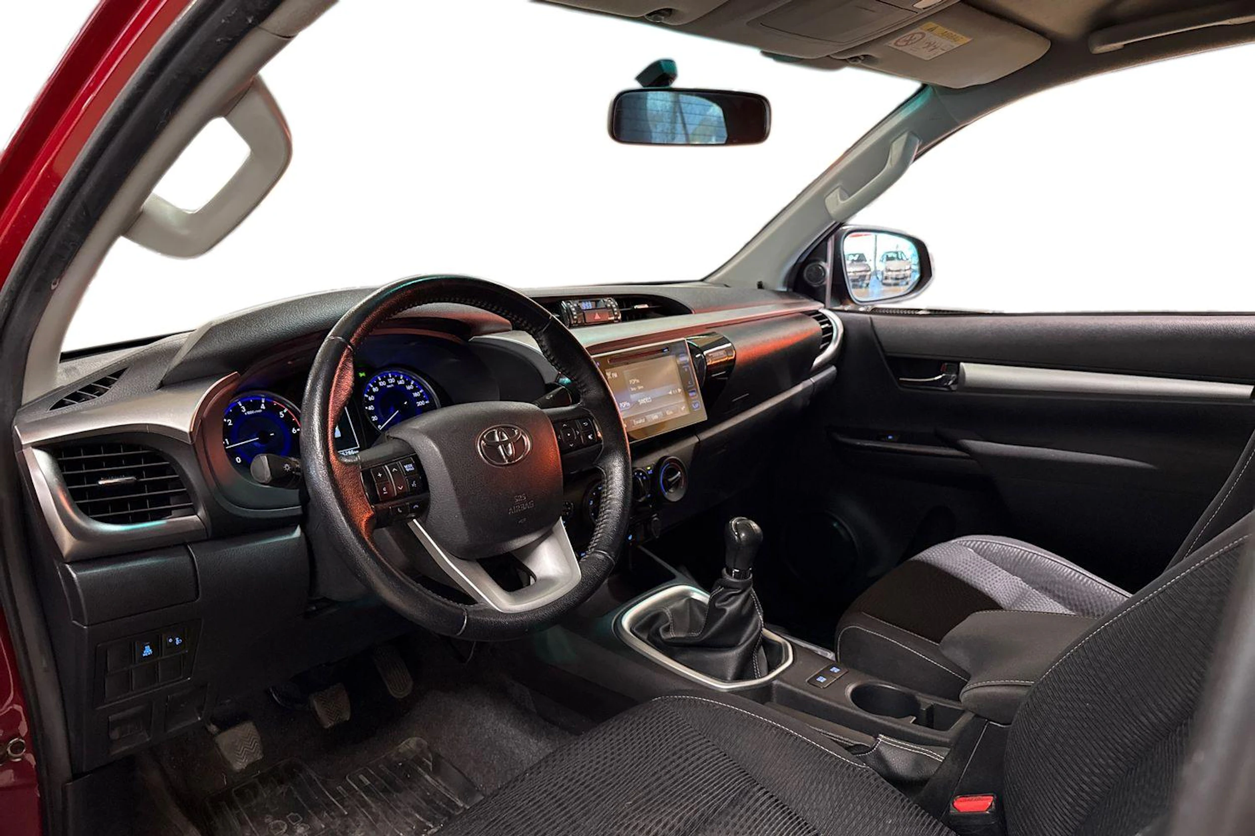 Punainen Toyota Hilux 2016 kuva 3.