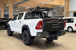 valkoinen Toyota Hilux 2017 kuva 2.