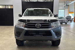 valkoinen Toyota Hilux 2017 kuva 5.