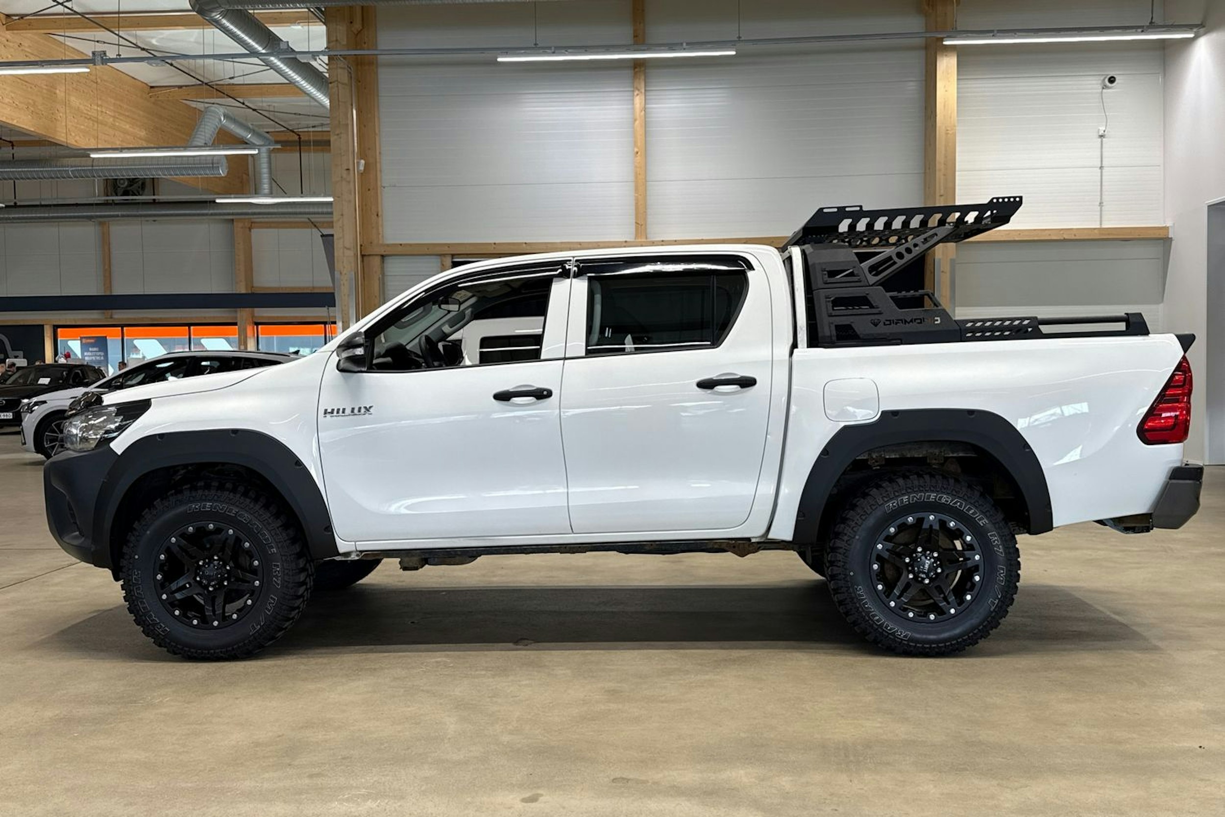 valkoinen Toyota Hilux 2017 kuva 6.