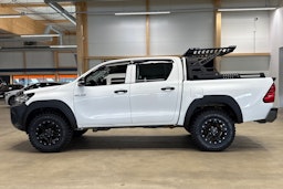 valkoinen Toyota Hilux 2017 kuva 6.