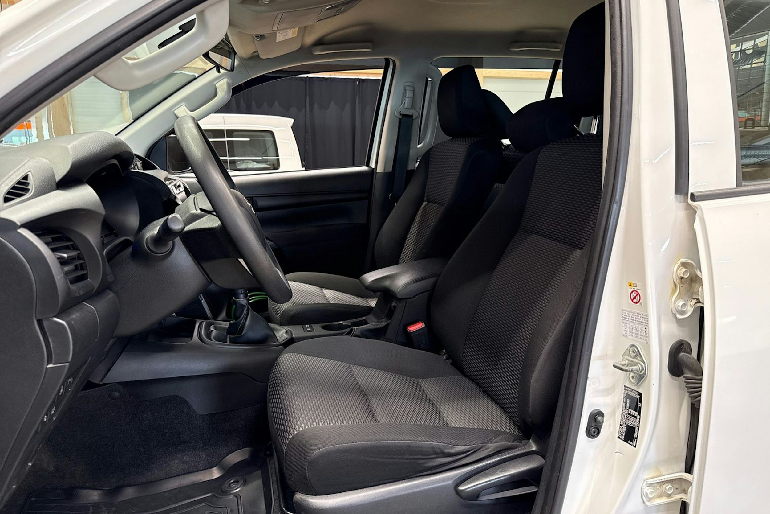 valkoinen Toyota Hilux 2017 kuva 7.