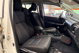 valkoinen Toyota Hilux 2017 kuva 10.
