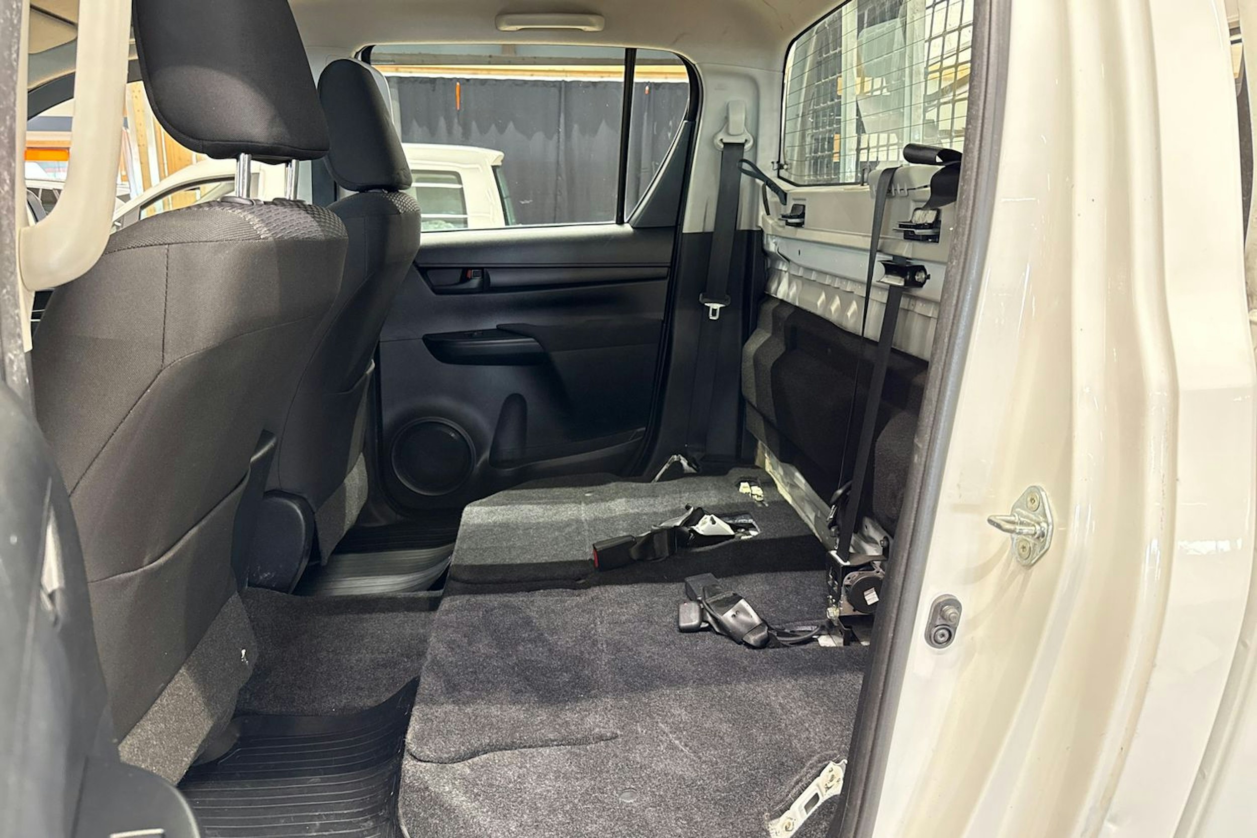 valkoinen Toyota Hilux 2017 kuva 14.