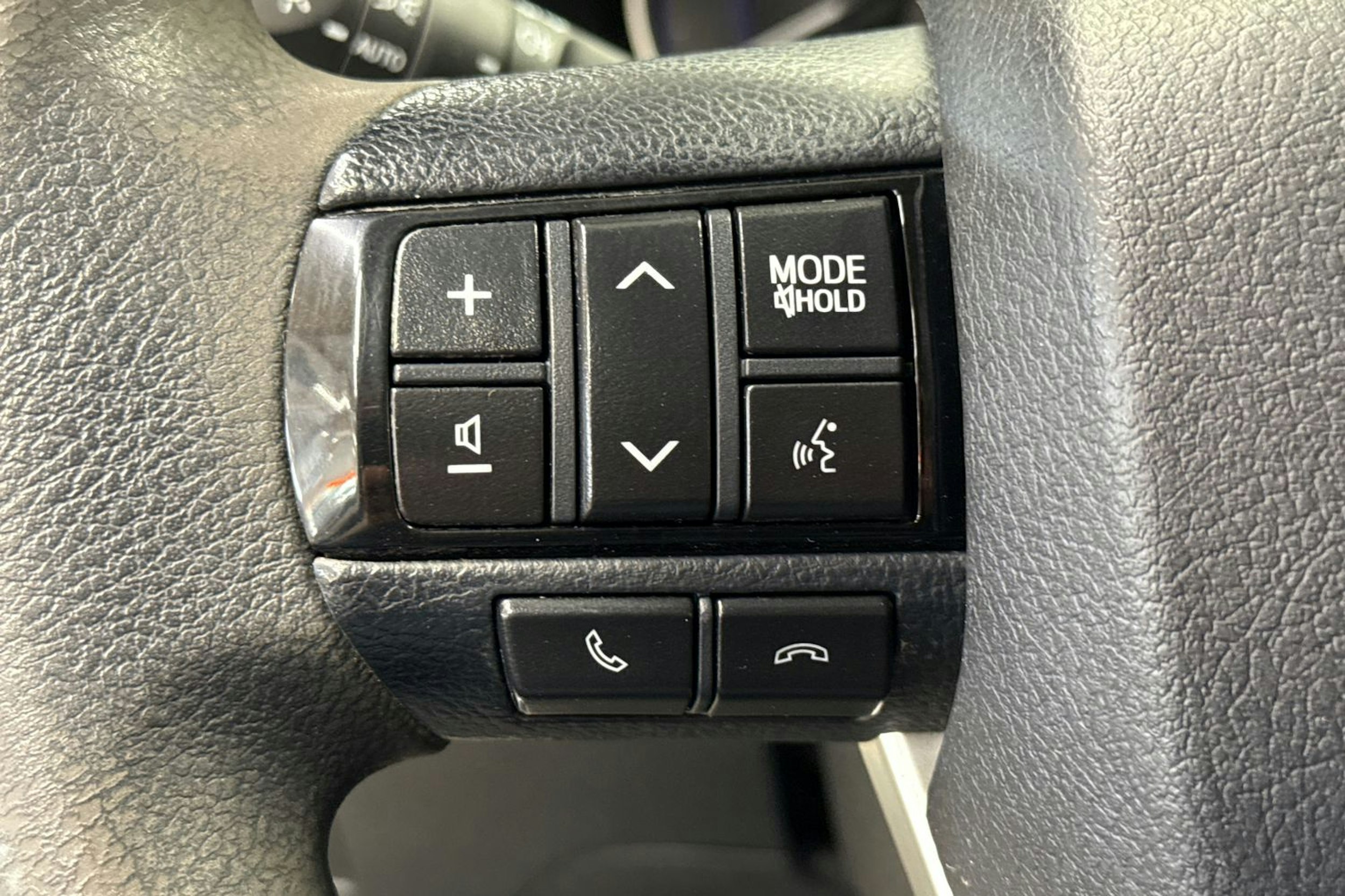 valkoinen Toyota Hilux 2017 kuva 18.