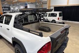 valkoinen Toyota Hilux 2017 kuva 24.
