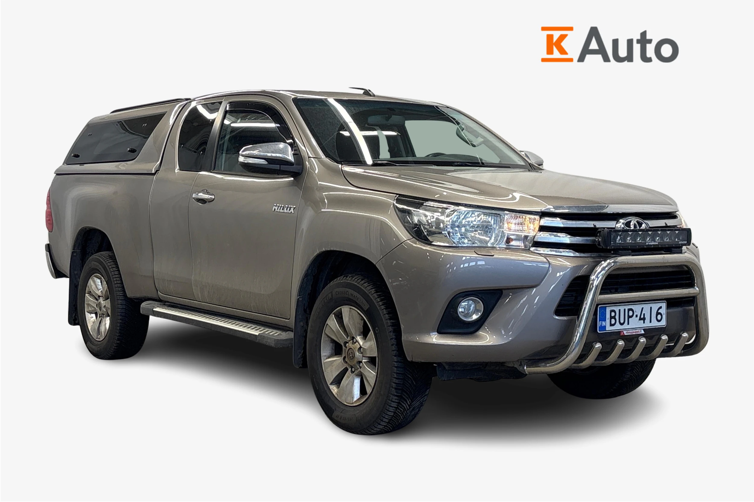 beige Toyota Hilux 2017 kuva 1.